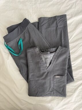 FIGS Graphite Catarina One Pocket Scrub Top Livingston Basic Scrub Bottom